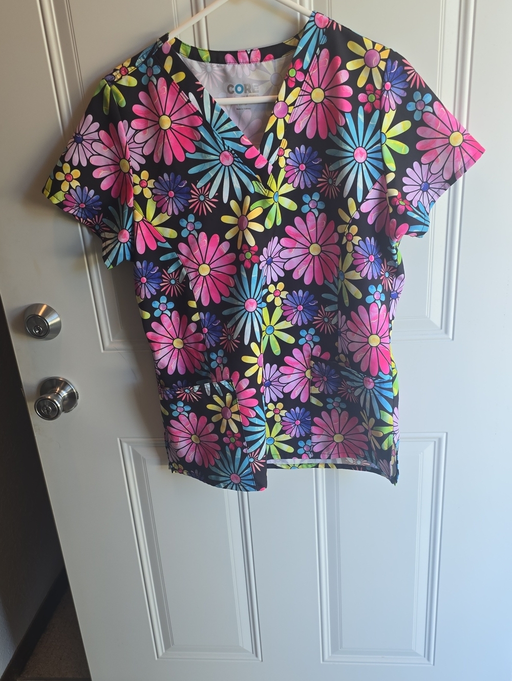 Wimans Black Floral Daisy Print Scrub Top